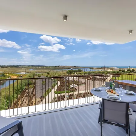 Bayline - Bhyat Luxe Apartment